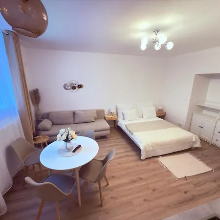 Cosy Cave Station In 5 Apartamento Praga