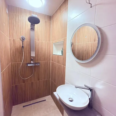Cosy Cave Station In 5 Apartamento
